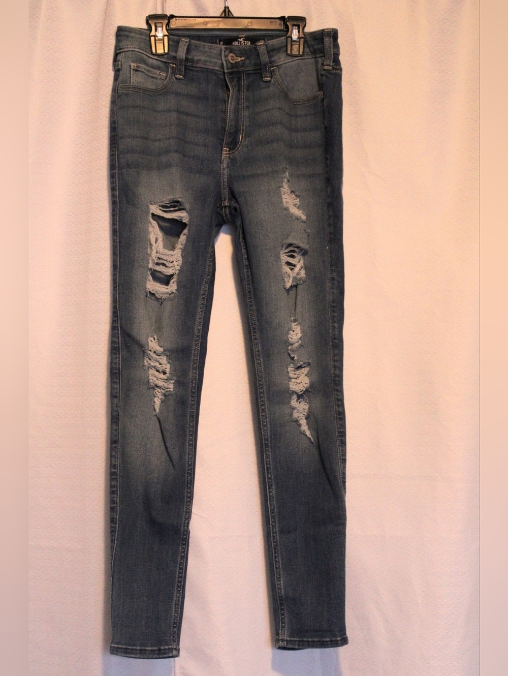 Hollister Medium Wash Distressed Skinny Jeans Size 6 (28R) - Picture 7 of 8